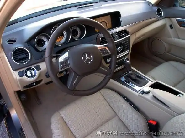 2011款奔驰c级 - 内饰氛围