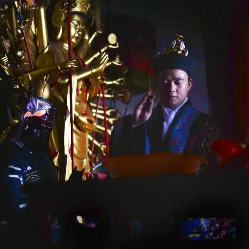 2015年10月,拍摄于梅仑山仙女殿,道士在做法事.