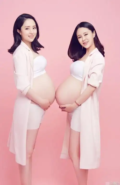 有种友情叫一起当妈~董璇关悦孕期大肚写真曝光,一起经历人生的每一个