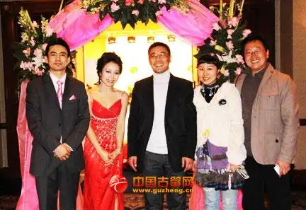 古筝伉俪王光明袁莎婚礼照片