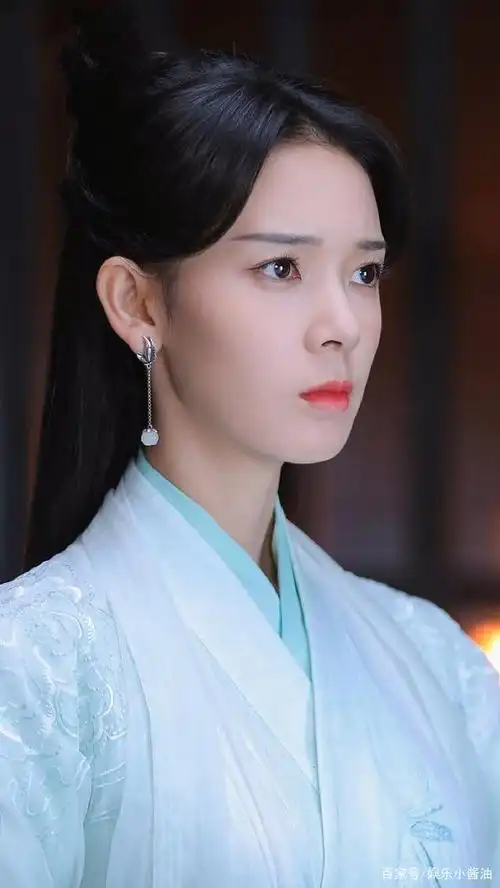 少女大人陈瑶美图分享没有了刘海加持感觉不如岳绮罗惊艳