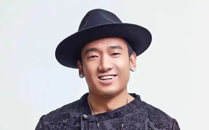 【扎西平措】全新单曲《三口一杯》,让我们举杯纵情摇摆