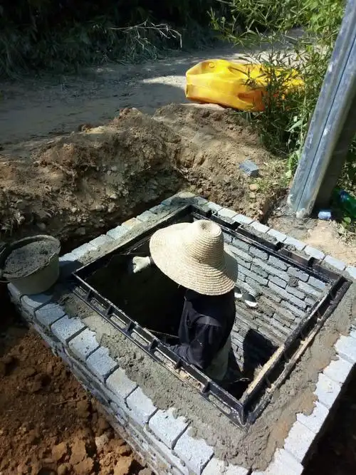 罗埠镇通信建设工程孙家大桥北侧堤坝路手孔井砌筑