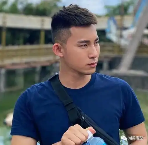 2020夏季男生流行发型参考,剪这20款短发的小哥哥都说帅
