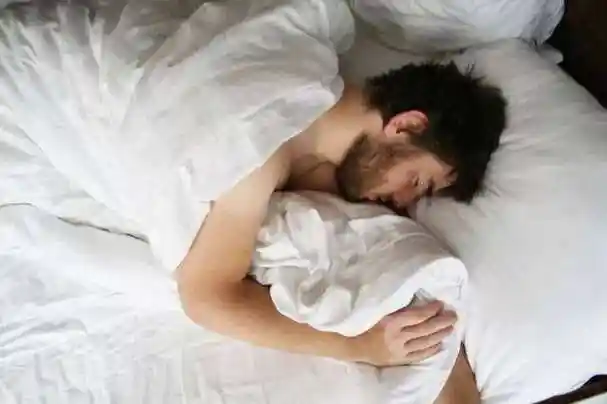 从裸睡的姿势就能看出你是个单生狗