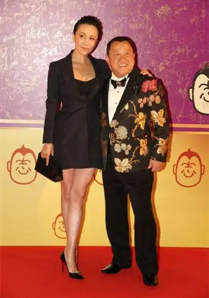 图曾志伟生日派对出场明星刘嘉玲盛装出席艳压全场