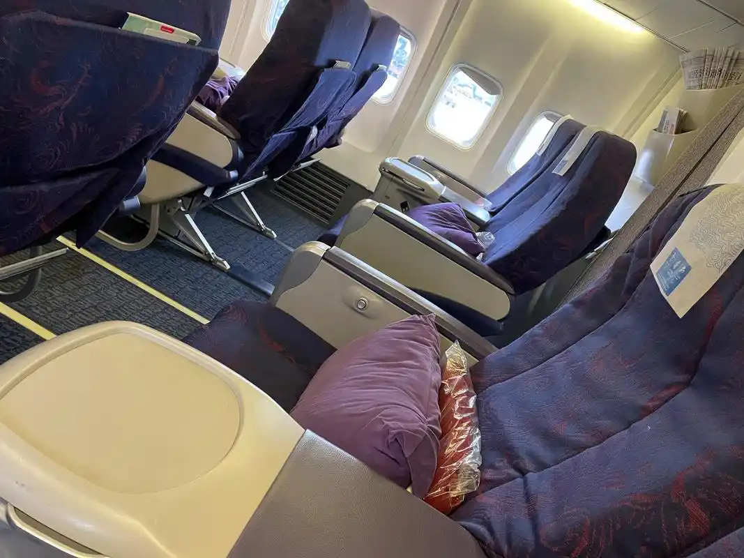 国航737公务舱,广州飞乌鲁木齐!