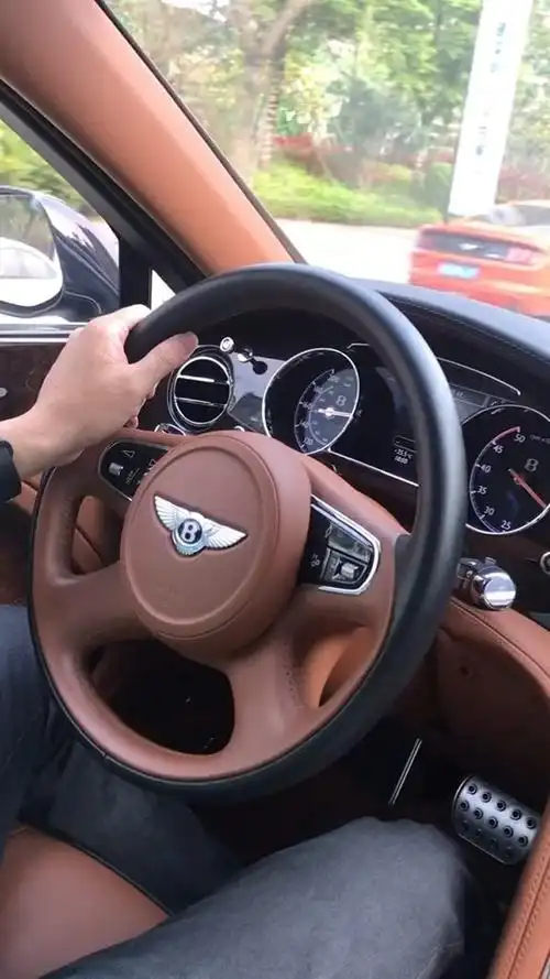 落地超过600万实拍宾利慕尚极致版车标能买一台飞度宾利慕尚对复古和