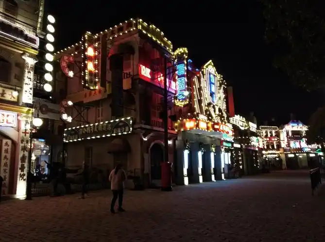 潜伏入香港街,拍摄美丽的夜景