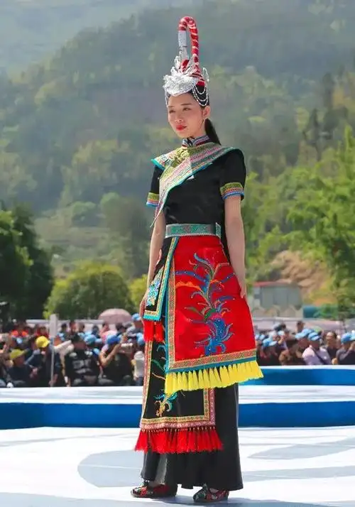 畲族(中国人口较少的少数民族之一)_尚可名片