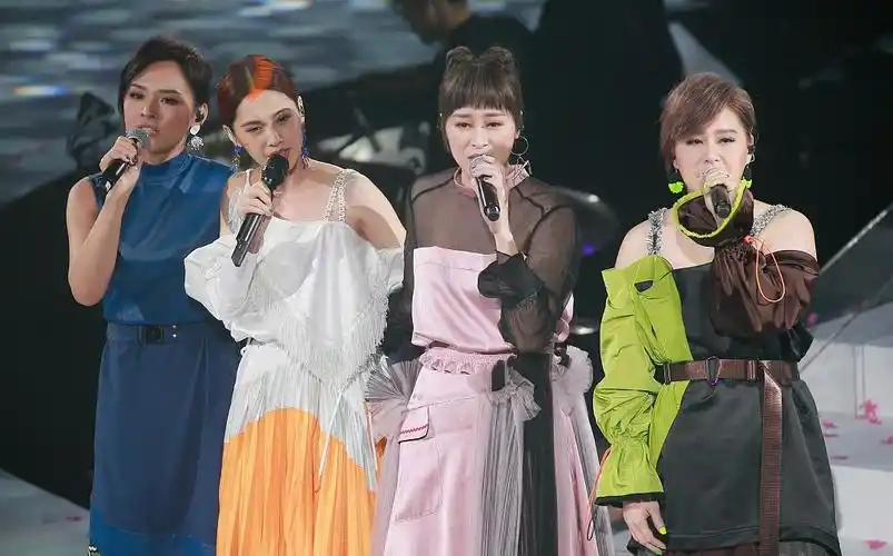 4 in love时隔16年再合体 杨丞琳与姐妹合体演唱感动落泪