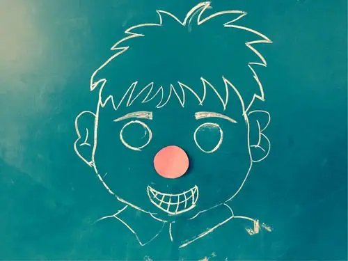 建昌营镇回民小学中班贴鼻子游戏