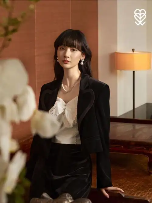 富家千金的清冷感穿搭一眼心动