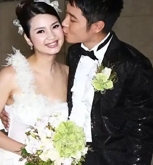 张丹峰细心体贴,知道妻子工作累,就一手包揽家务.