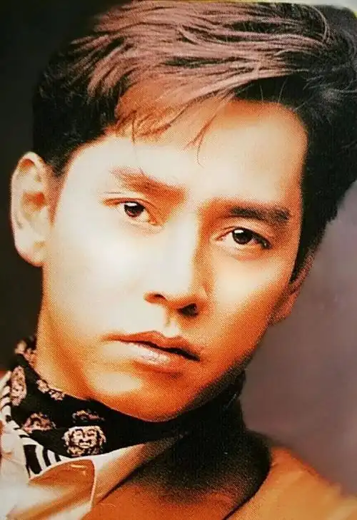 谭咏麟年轻时原来这么帅!简直貌比潘安