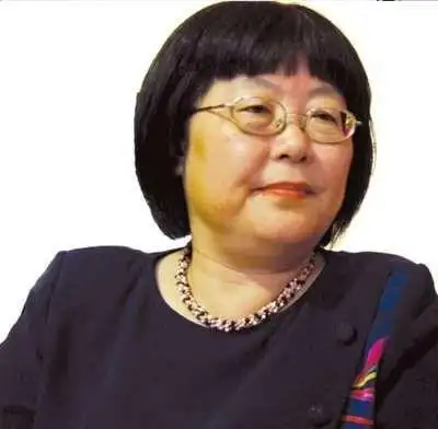 评论 >> 正文  程乃珊:上海作家 要作品有《蓝屋》《穷街》《女儿经》