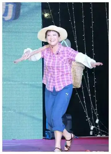 因癌症不幸离世年仅53岁|癌症|马婷|主持人_新浪新闻