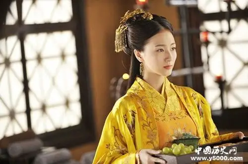 李纯严厉打压割据势力宪宗登基之后,开始对割据的藩镇进行了一系列的