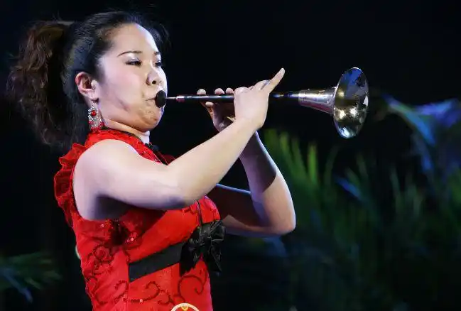 一,没有唢呐吹不走的人唢呐是我国民族吹管乐器中的一种,它是由波斯或