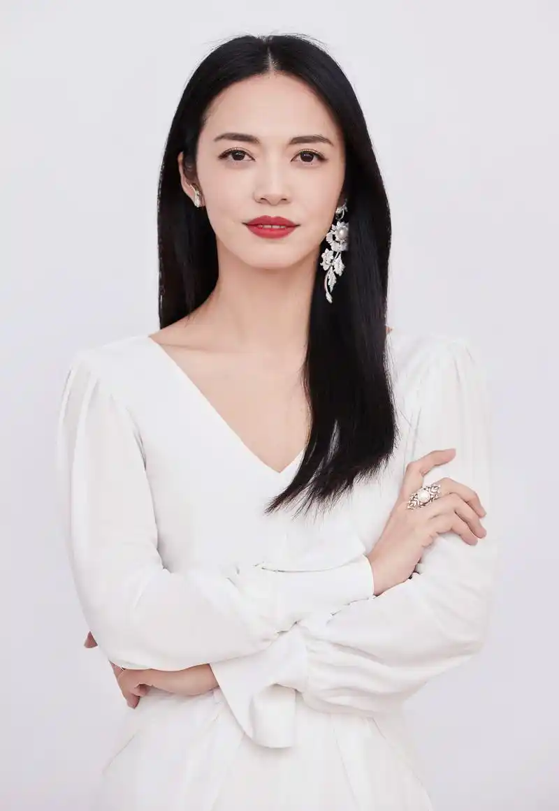 姚晨做客舒比奇suitsky双十一明星直播间,看完直播室妞的心情久久不能