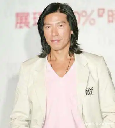 古惑仔57岁"乌鸦哥"近照曝光,反派大佬最终孤独终老