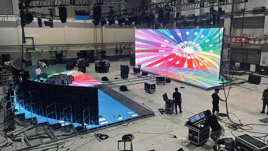 幕后| 360°虚拟场景 双xr舞台,感受"5g云赛场"的独特魅力-数艺网