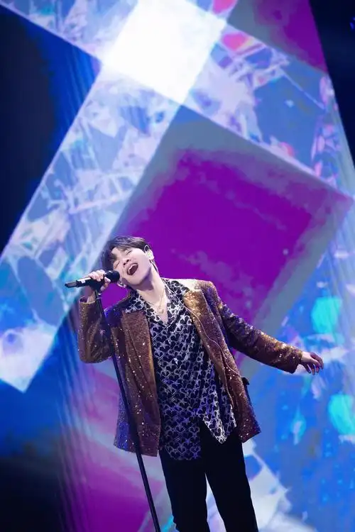 周末安利歌手尤长靖说唱听我的首个舞台星夜