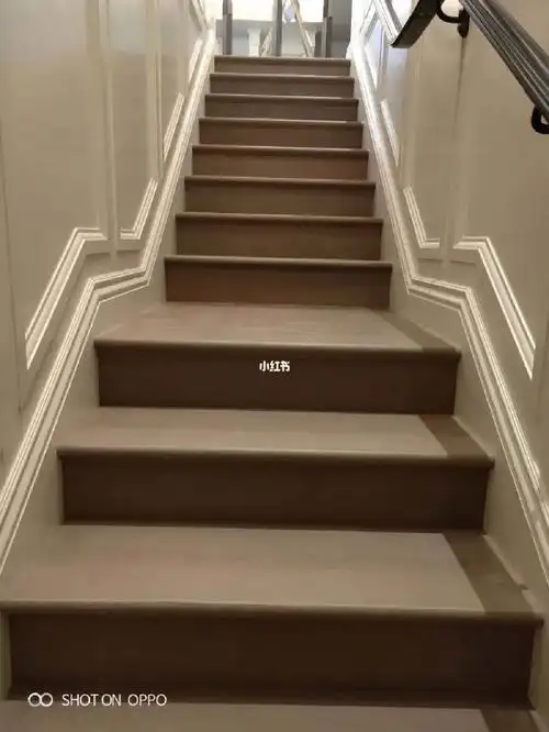 石材脚线老土不好看[三r]实木踏板造价太高,跟整体搭配色彩难选择对于