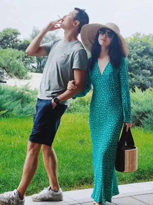 朱珠的丈夫王昀佳在个人社交平台上分享了一组可爱的女儿照片,并透露