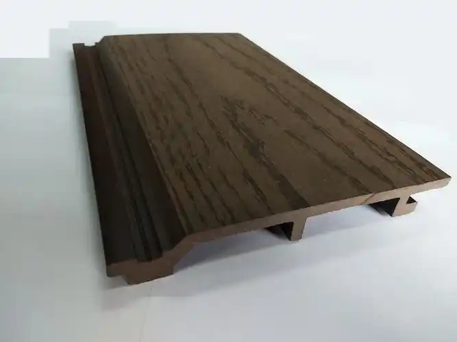 木塑墙板是一种新型环保墙面装饰材料,因为具有保温,防潮,阻燃,隔热