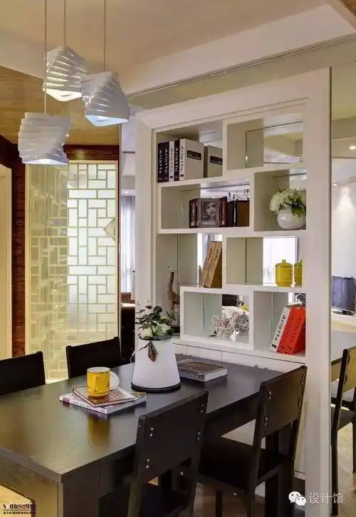 隔断,收纳等;此外,随着人们审美观的不断提高,博古架的款式也越来越