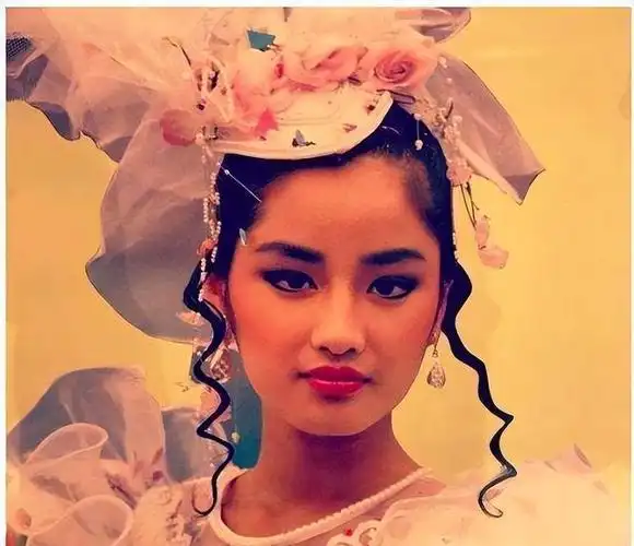 "国内第一名模"瞿颖:半生悲欢,如今终究还是放下了