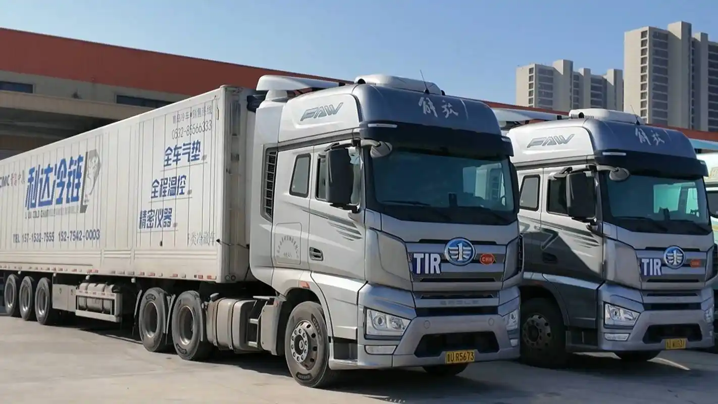 月17日讯2月17日,上合示范区龙年首批9辆tir国际道路运输车辆正式起运