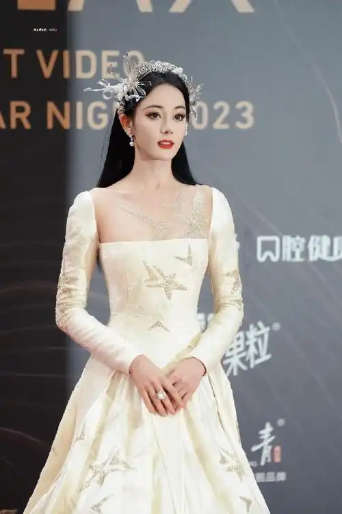 迪丽热巴红毯迷路