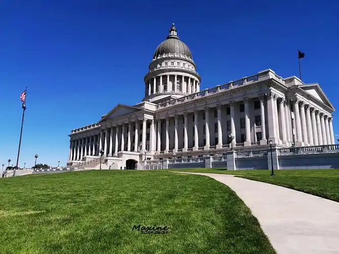 犹他州议会大厦是盐湖城的地标性建筑,于1916年开始投入使用,每年有成