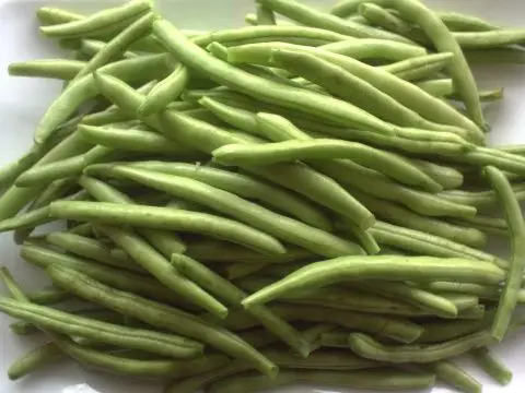 原料:圆豆角1500克 (炸过之后就少了)