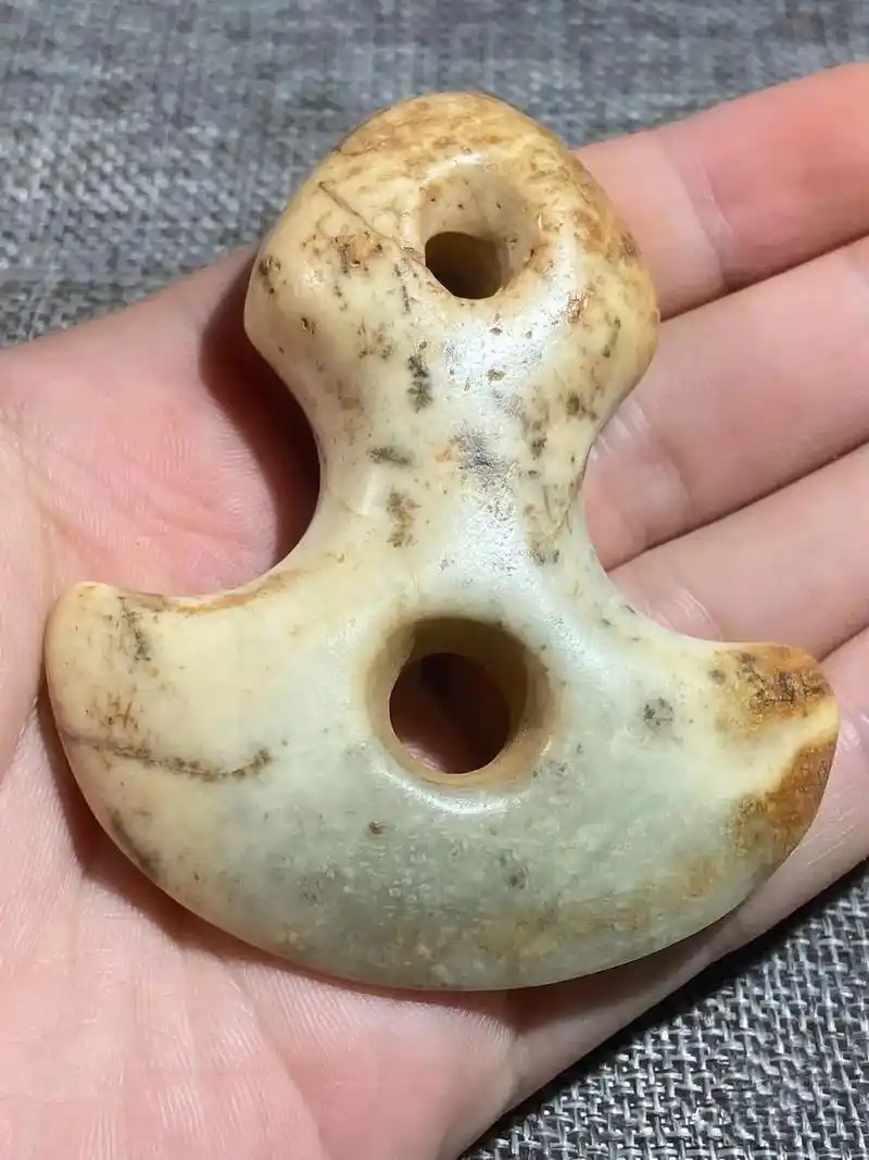 玉斧,高7.5cm,上边长3.5cm,下边长6.5,厚 - 抖音