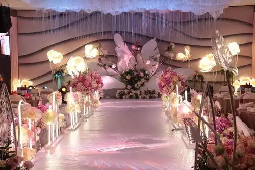 充满温温馨浪漫婚礼现场