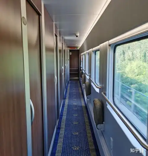 动车一等卧是什么样子