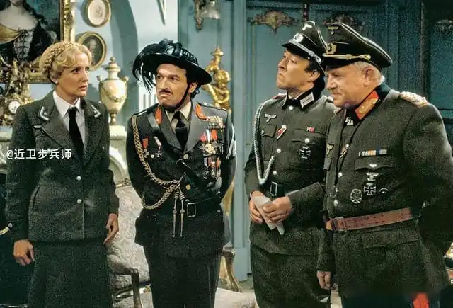 头上插羽毛领章不是军衔:不走寻常路的二战意大利陆军军服