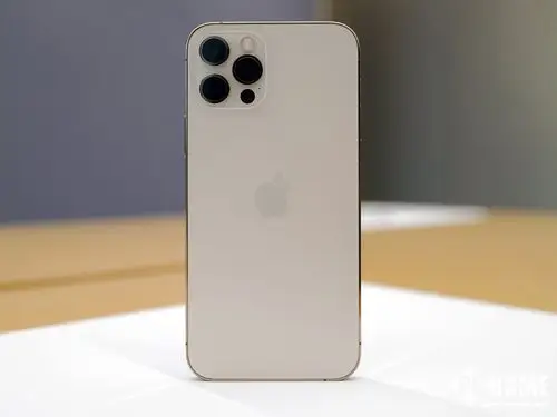 iphone12pro抢先上手实拍边框亮了机身薄了
