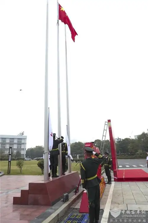 升国旗奏国歌中国中车百年伟业再起航