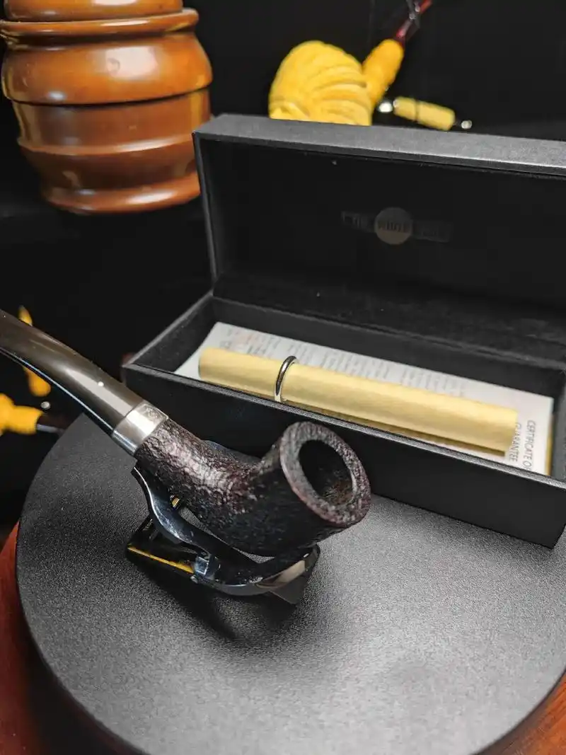 登喜路生肖纪念猴烟斗#石楠木烟斗 #烟斗客 #纯手工打造 # - 抖音