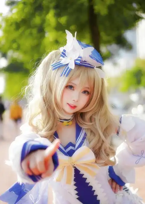 芭芭拉泳装cos小姐姐笑起来真好看夏末微凉里带一点温柔