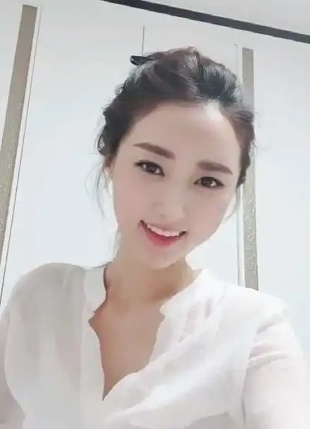 一夜爆红,韩国性感美女天气预报员金可英,好可爱