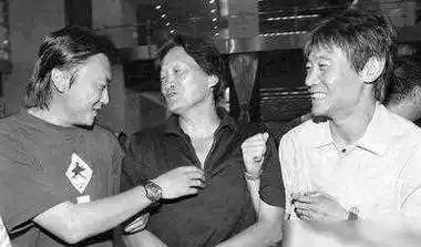 足坛球霸"魏大侠":为救队友挨17刀,娶羽坛女神为妻生活幸福_魏群_故事