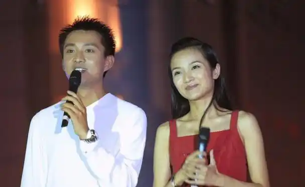 管彤:26岁进央视,41岁结婚,42岁当高龄产妇,今51岁被宠成公主