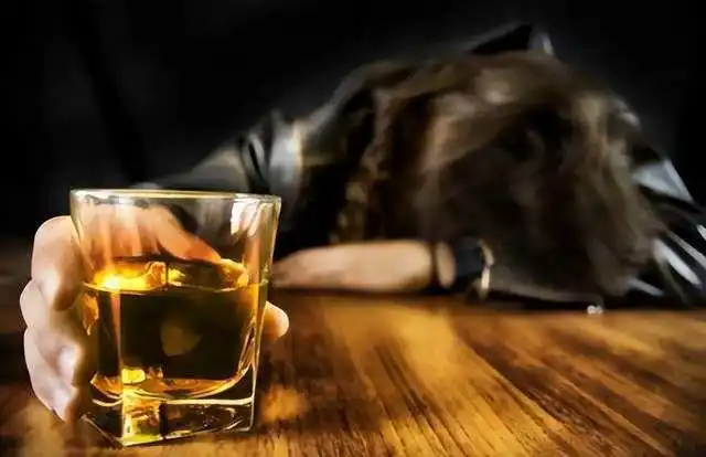 四川女子醉酒后4名闺蜜应其要求找男子侵犯她酿成悲剧