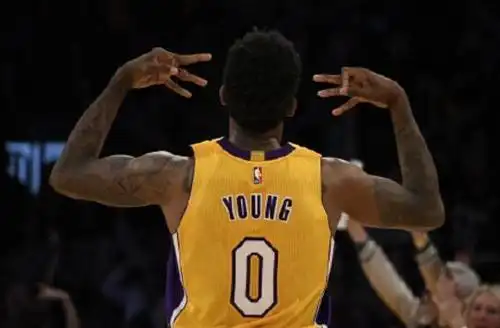 nba承认尼克杨绝杀走步 关键误判令雷霆冤死