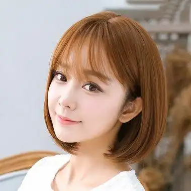 齐肩直发梳中分还是偏分时尚呢 尖下巴女生拉直头发造型